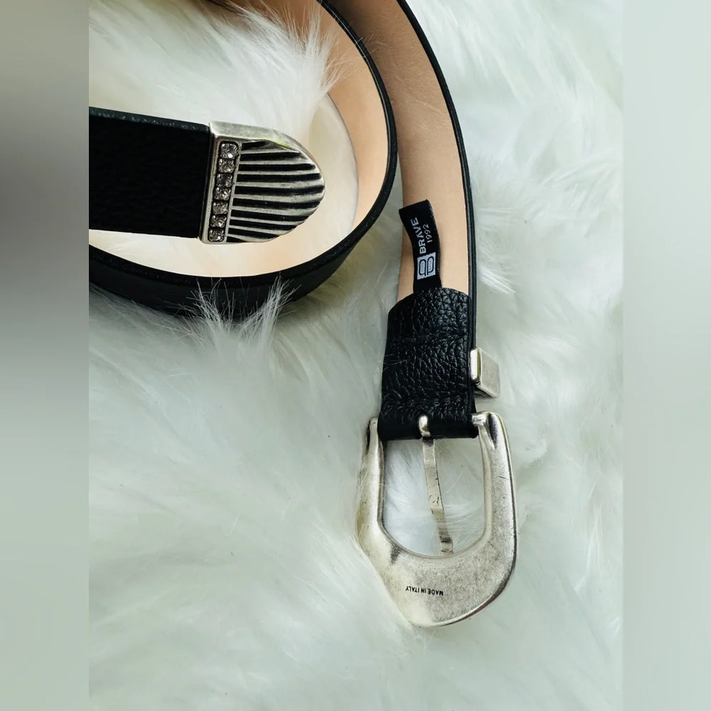 🇨🇦 Brave Leather Collection - Black With Crystal details - Picture 5 of 7